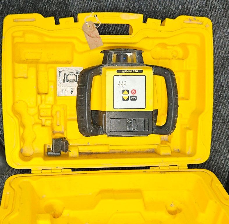 LOT 12 -  LEICA LEVEL