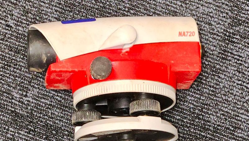 LOT 13 -  LEICA LEVEL