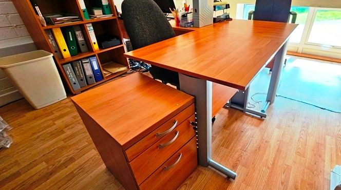 LOT 31 -  OFFICE FURNITURE