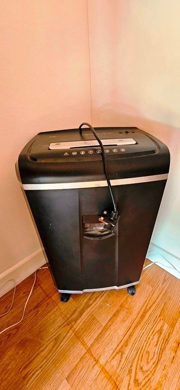 LOT 33 -  PAPER SHREDDER