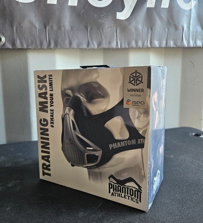 LOT 50 -  TRAINING MASK
