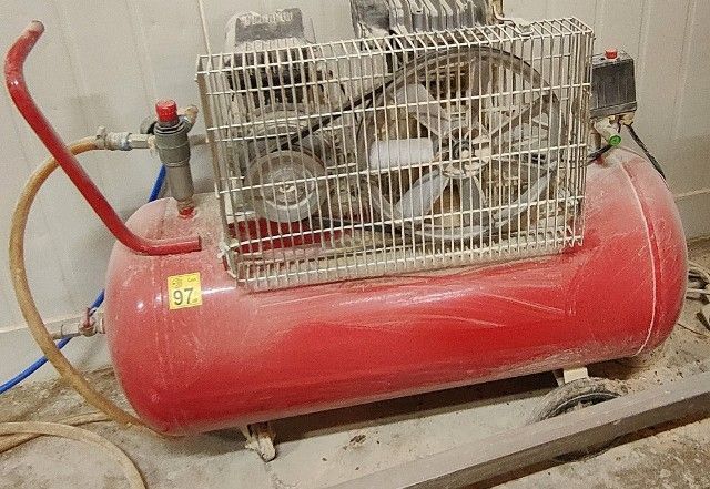 LOT 19 -  COMPRESSOR