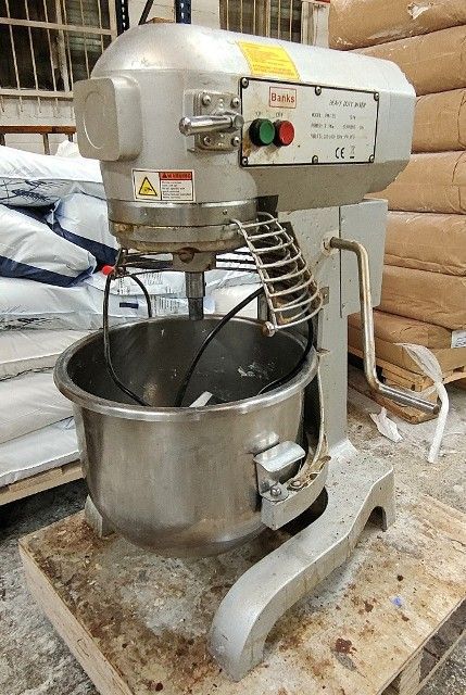 LOT 27 -  MIXER