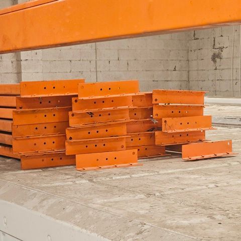LOT 7 -  PALLET RACKING