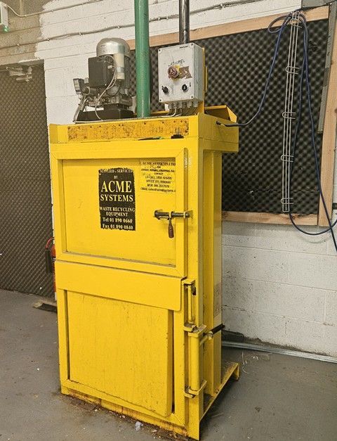 LOT 8 -  WASTE BALER