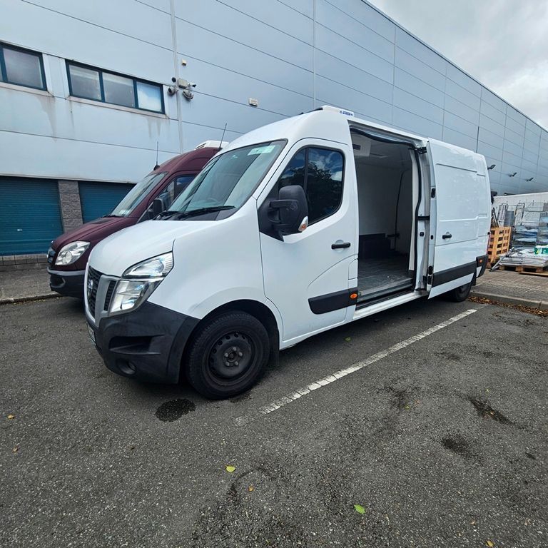 LOT 4 -  NISSAN NV400
