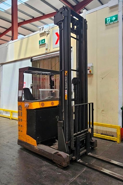 LOT 9 -  REACH TRUCK