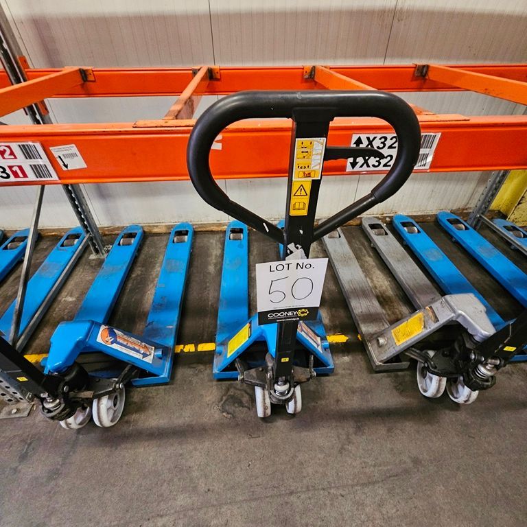 LOT 50 -  PALLET TRUCK