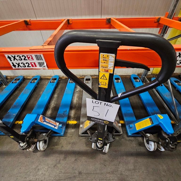 LOT 51 -  PALLET TRUCK