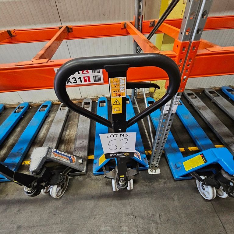 LOT 52 -  PALLET TRUCK