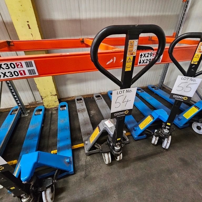 LOT 54 -  PALLET TRUCK
