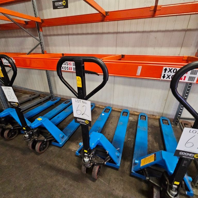 LOT 62 -  PALLET TRUCK