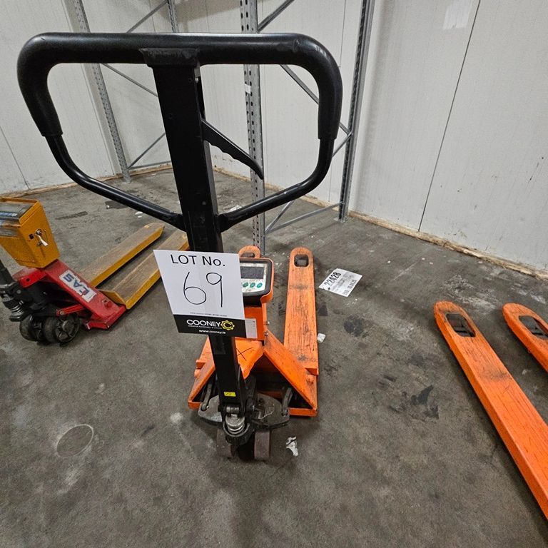 LOT 69 -  PALLET TRUCK