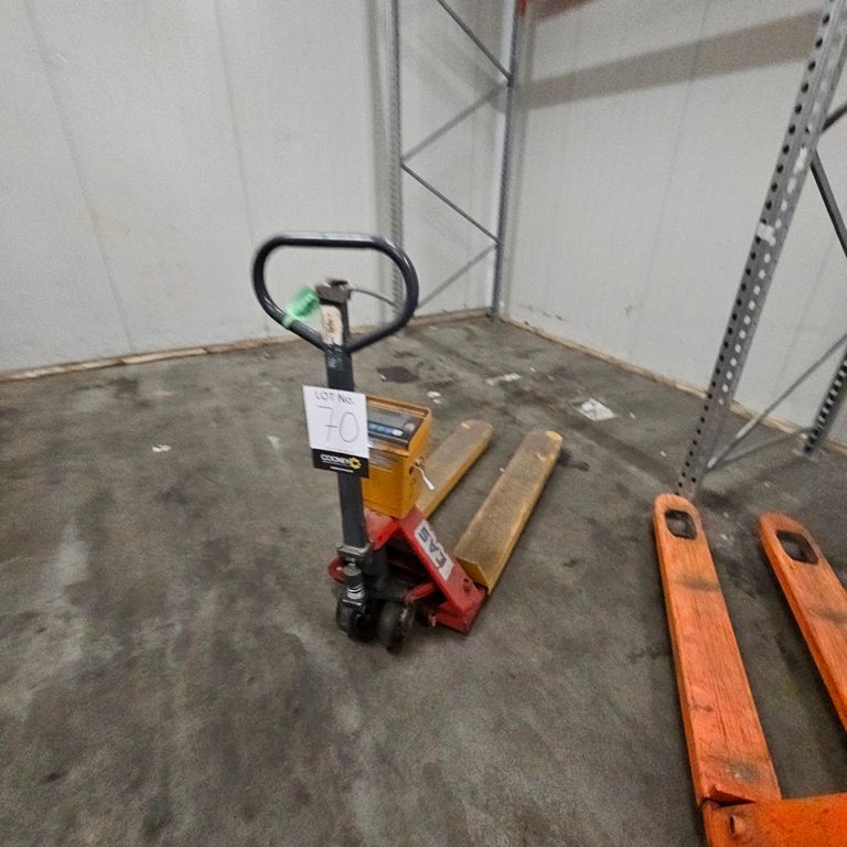 LOT 70 -  PALLET TRUCK