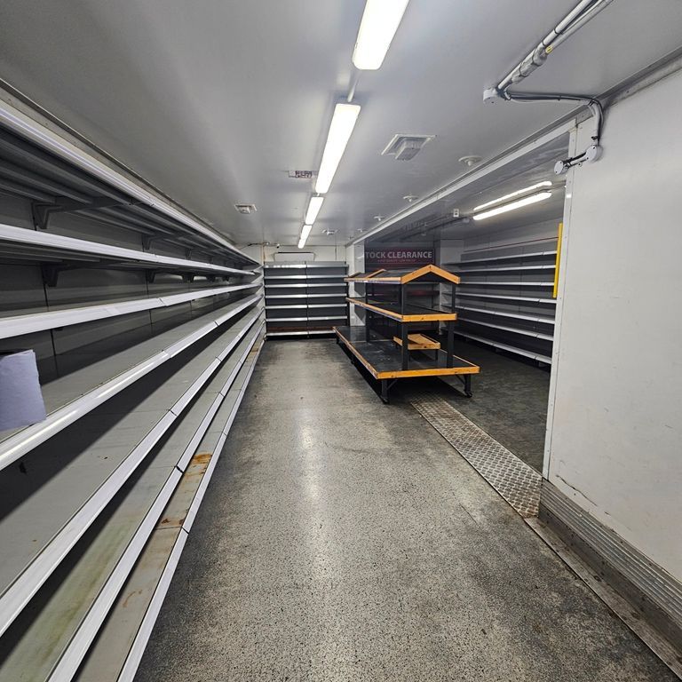 LOT 140 -  COLDROOM