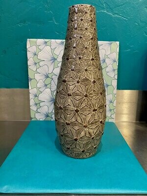 Vase en grès de forme goutte aux motifs géométriques floraux