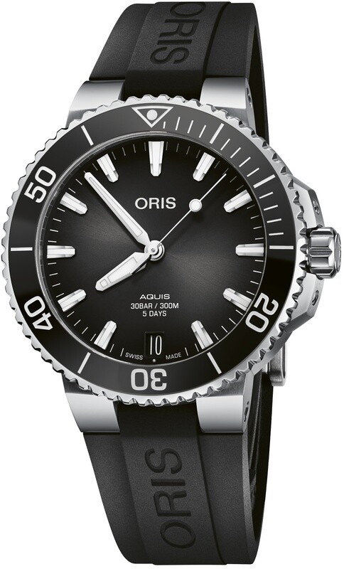 Oris Aquis Date Calibre 400 41.5mm Black Dial on Strap