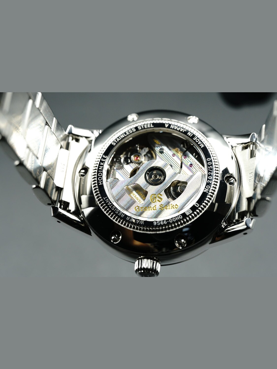 Grand Seiko SBGM239 - Exquisite Timepieces