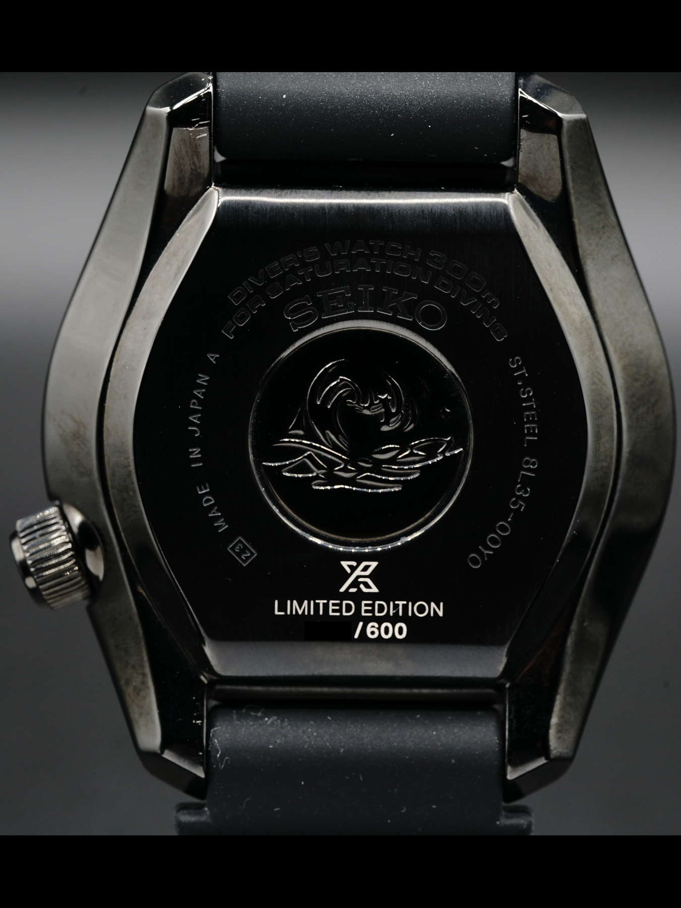 ほぼ未使用　seiko prospex sbdx033 Seiko Prospex Black Series MM300 Watch Review SBDX033 SLA035