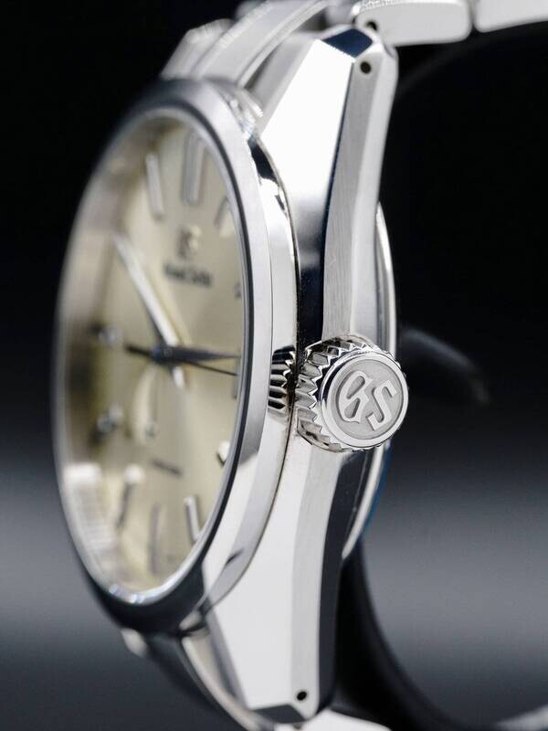 Grand Seiko SBGA373 - Exquisite Timepieces