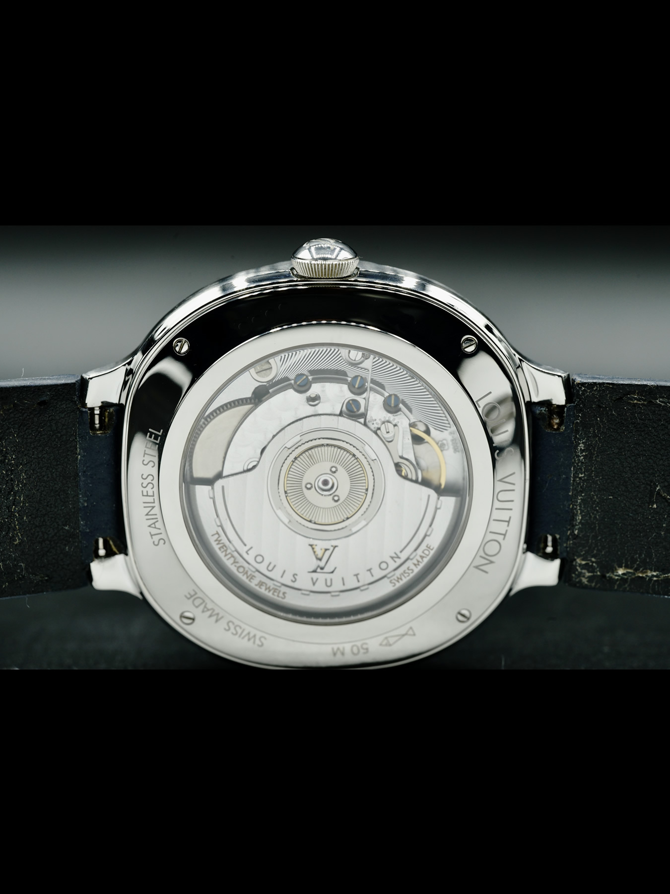 Louis Vuitton Voyager GMT Q7D30 - Exquisite Timepieces