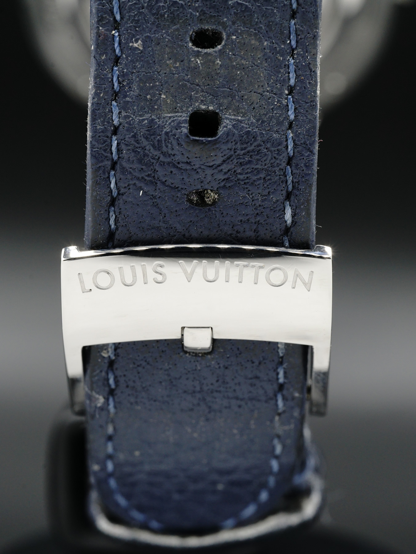 Louis Vuitton Voyager GMT Q7D30 - Exquisite Timepieces