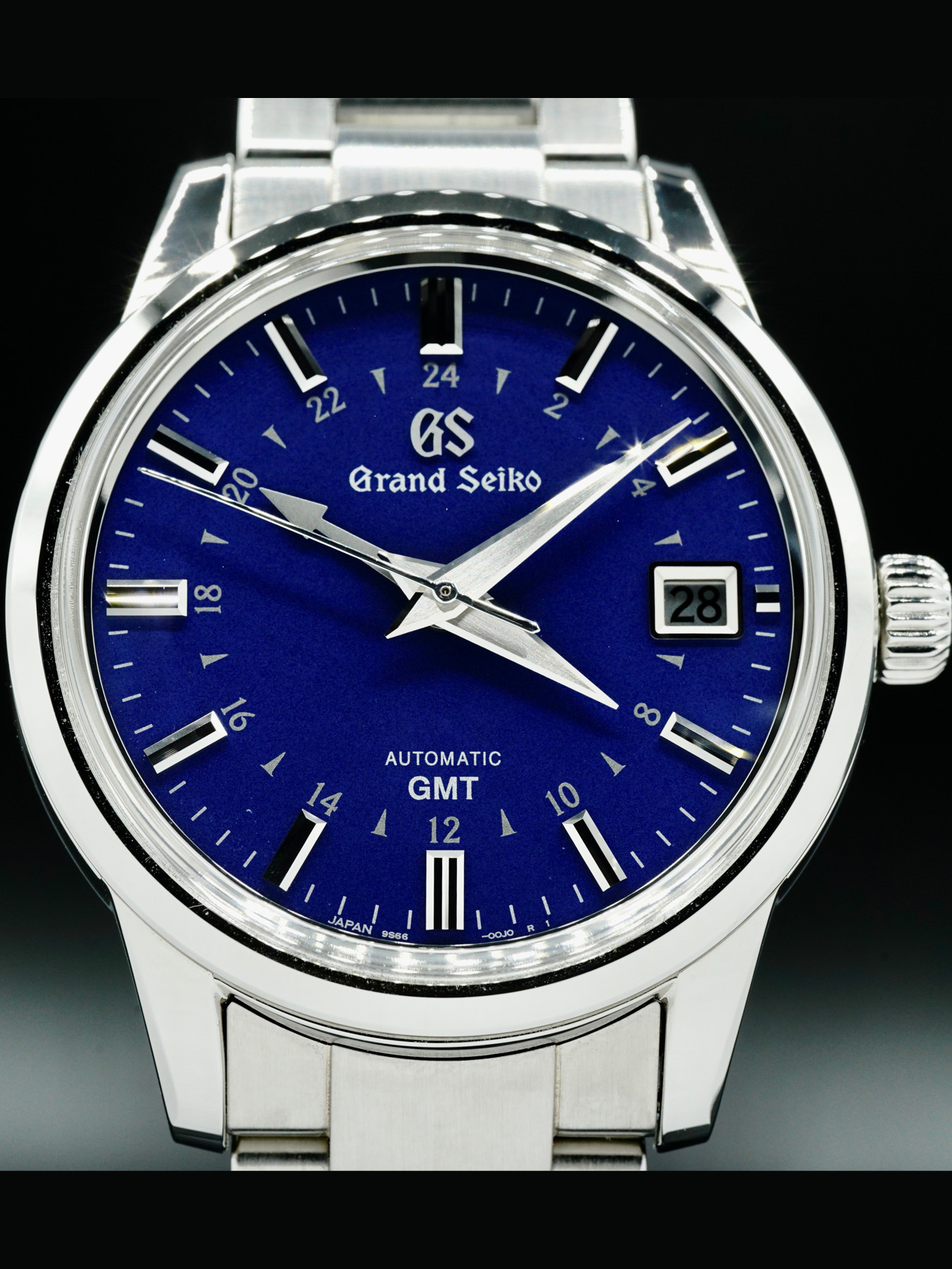 Grand Seiko SBGM239 - Exquisite Timepieces