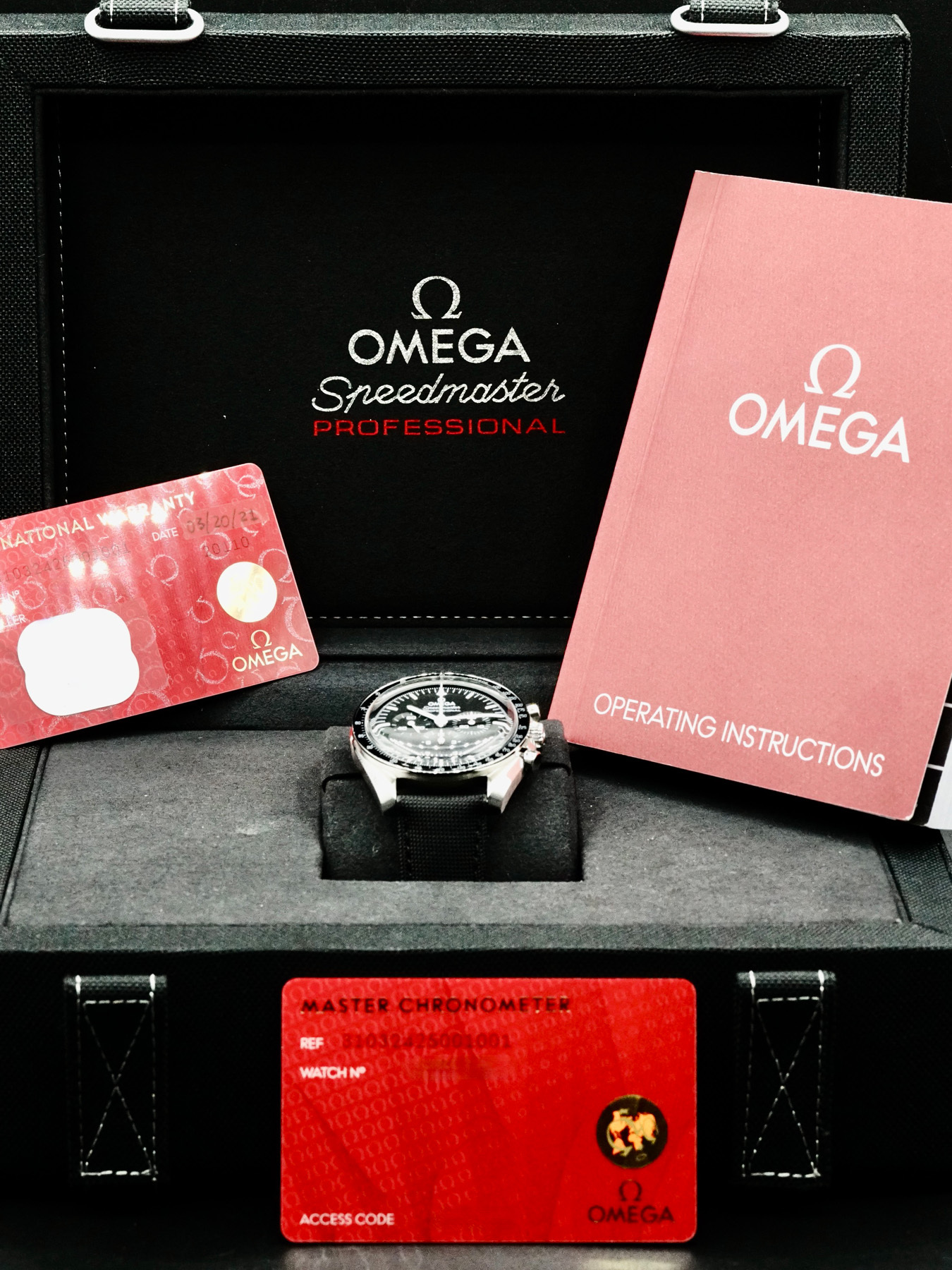 Omega speedmaster moonwatch 2018 hot sale