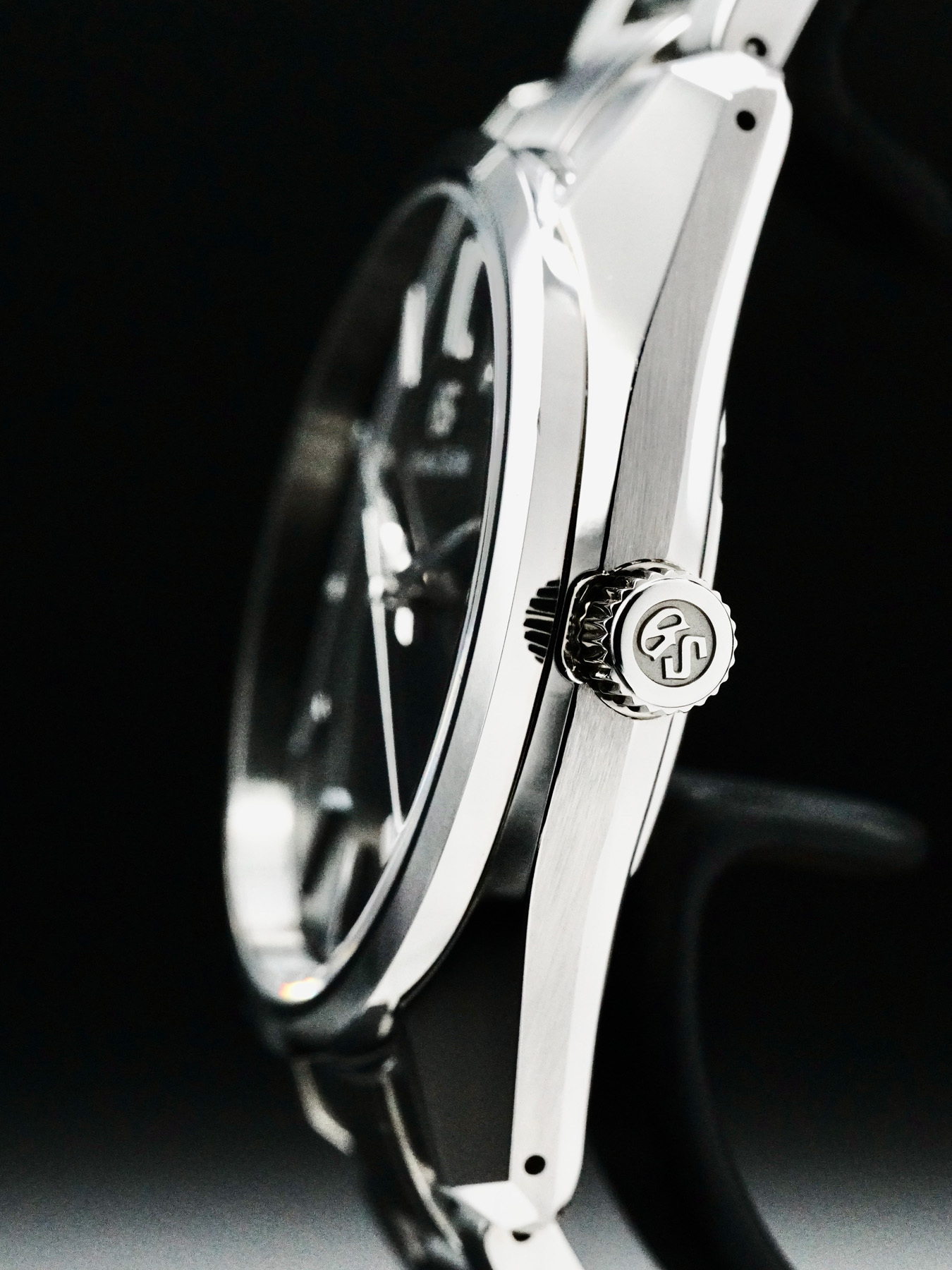 Grand Seiko SBGP003 - Exquisite Timepieces