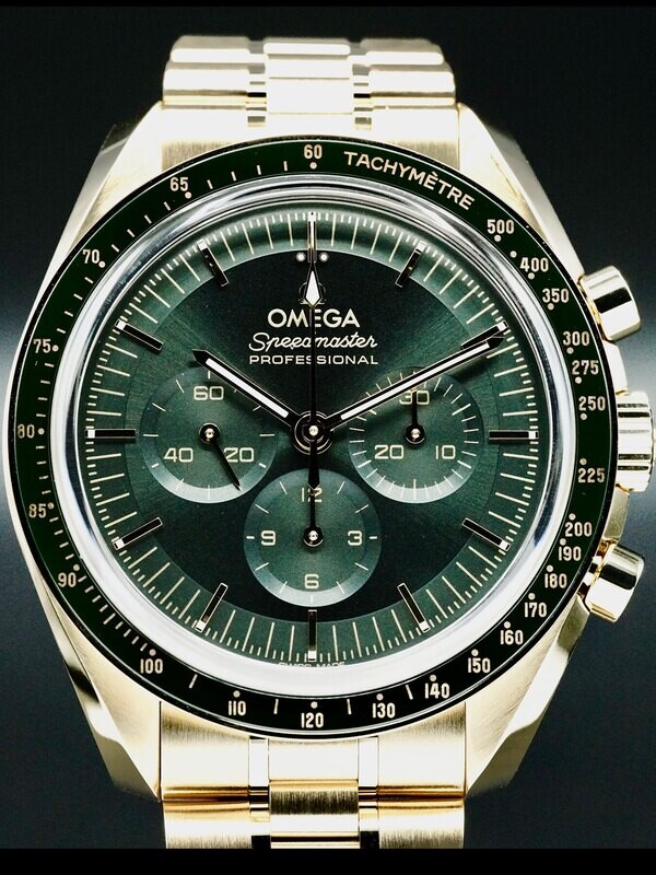 Omega 310.60.42.50.10.001 Moonwatch Professional Master Chronometer Moonshine Gold Green Dial on Bracelet