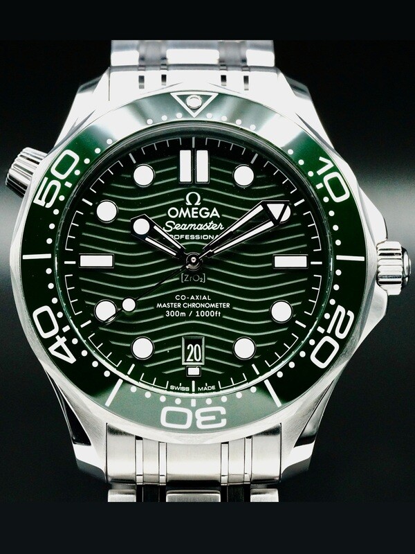 Omega 210.30.42.20.10.001 Seamaster Diver 300M Green Dial on Bracelet