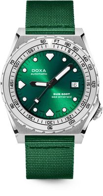 DOXA Sub 600T Sea Emerald 862.10.131.26-N on NATO Strap