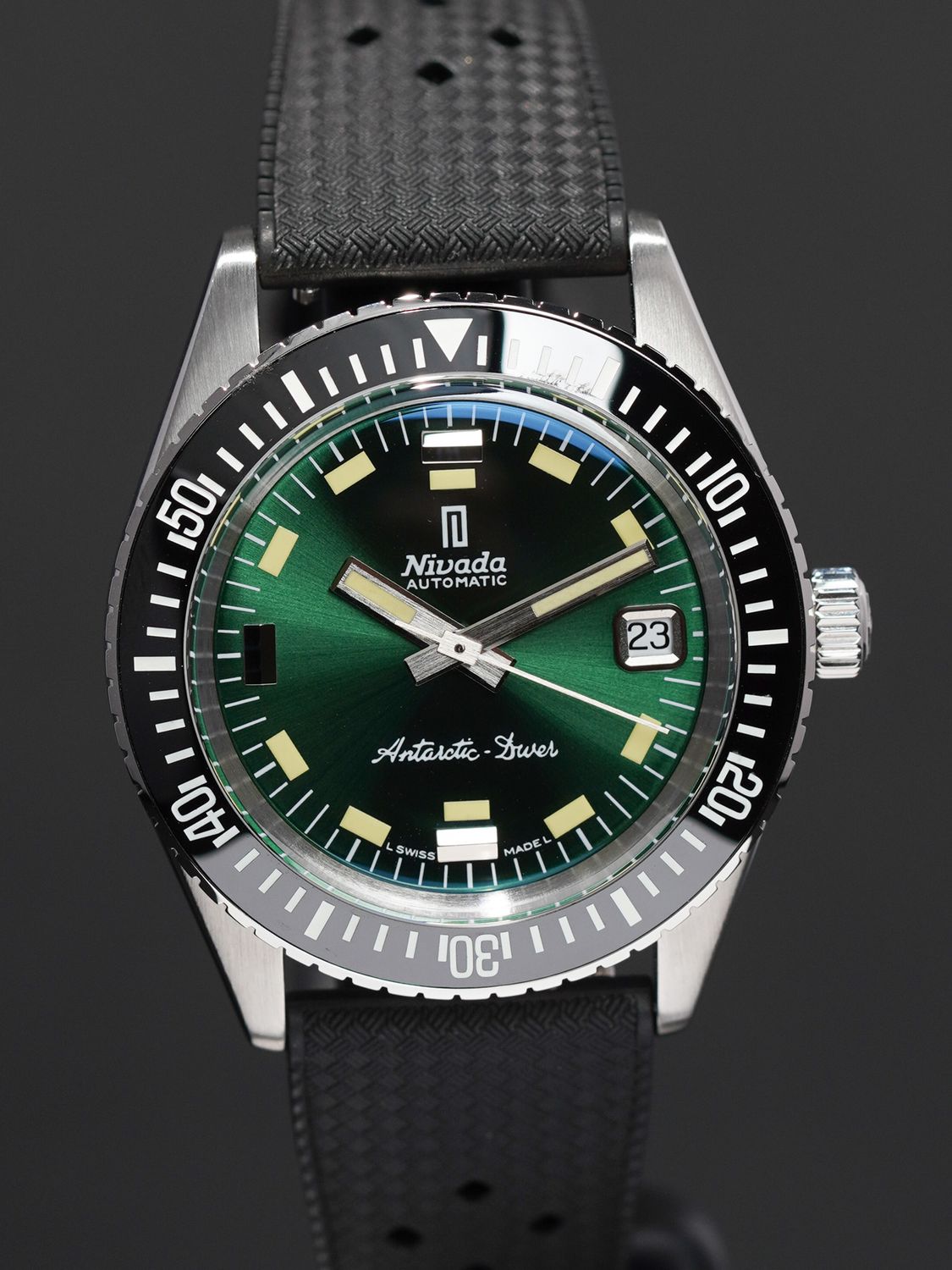 Nivada Grenchen 32053A01 Antarctic Diver Green Date On Rubber