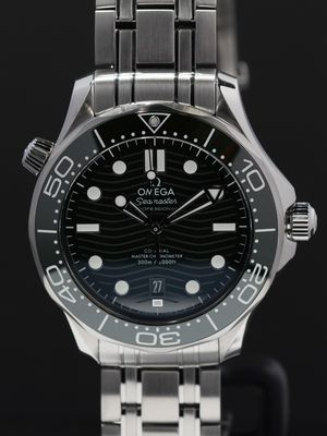 Omega 210.30.42.20.10.001 Seamaster Diver 300M Green Dial on Bracelet