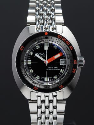 DOXA 821.10.101.10 SUB 300 Sharkhunter on Bracelet