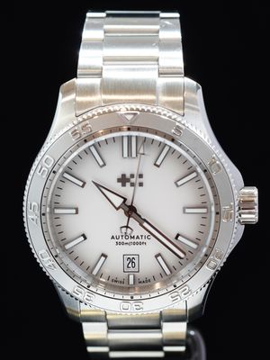 Christopher Ward C60 Atoll 300 40mm Shark White Automatic Bader Bracelet