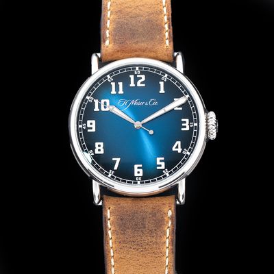 H. Moser & Cie. 8200-1201 Heritage Centre Seconds Funky Blue