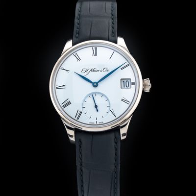 H. Moser & Cie 2100-0200 Venturer Big Date White Gold White Dial