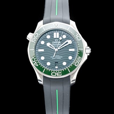 Omega 210.30.42.20.10.001 Seamaster Diver 300M Green Dial On Bracelet