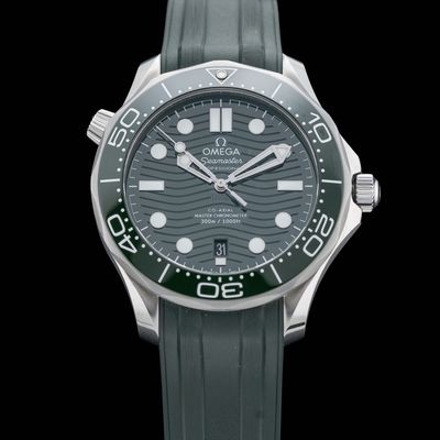 Omega 210.32.42.20.10.001 Seamaster Diver 300M Green Dial on Strap