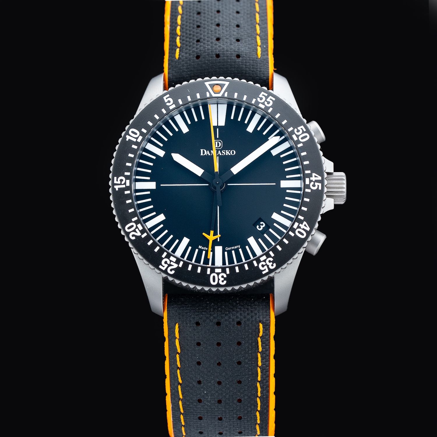 Damasko DC82 Orange Central Minutes Chrono - Exquisite Timepieces