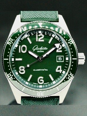 Glashütte Original 1-39-11-13-83-37 SeaQ Stainless Steel Green Dial Green Rubber Strap