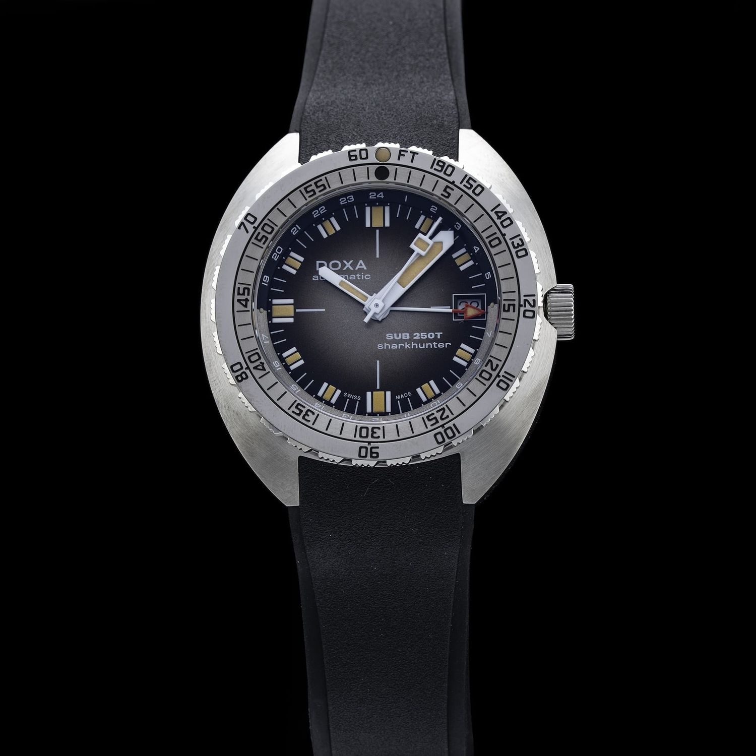 DOXA 855.10.101V.20 SUB 250T GMT Sharkhunter Vintage On Black