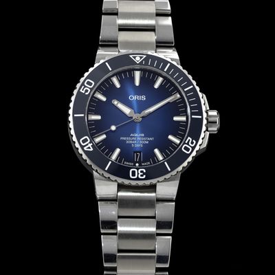 Oris Aquis Date Calibre 400 Bi-Color Blue Dial on Bracelet