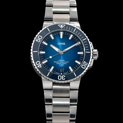 Oris Aquis Date Calibre 400 Bi-Color Blue Dial on Bracelet