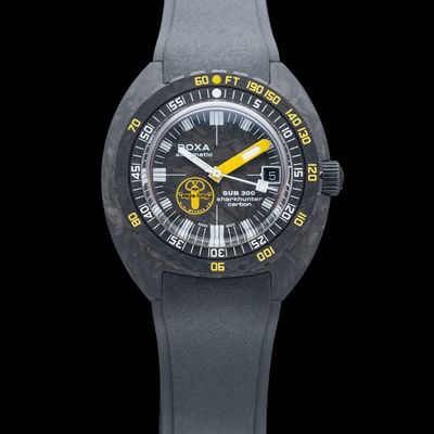 DOXA Sub 300 Carbon Aqua Lung US Divers Sharkhunter 822.70.101AQL.20 on Strap