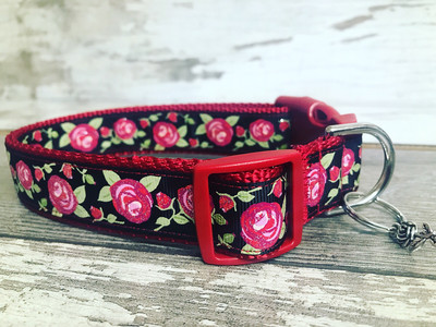 Red Roses Collar