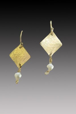 Gold filled diamond shaped earrings