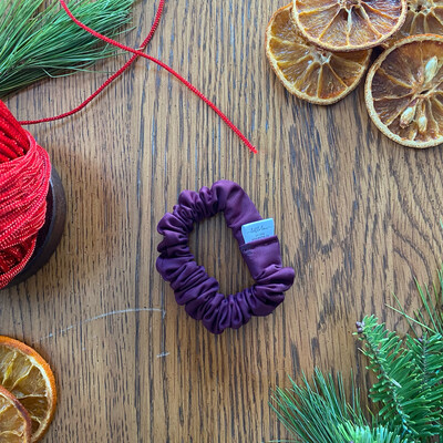 WILMA TEENY ATHLETIC SCRUNCHIE