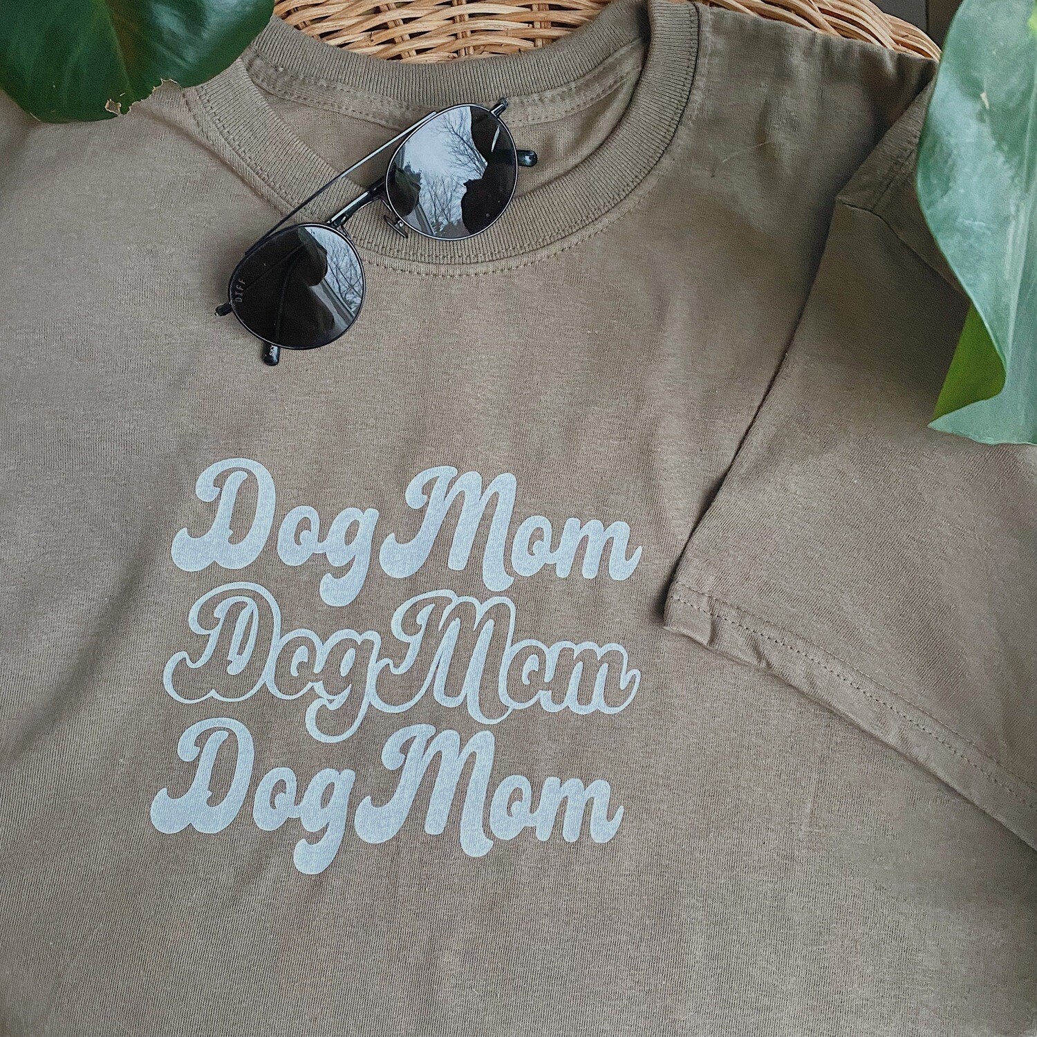 BROWN DOG MOM TEE